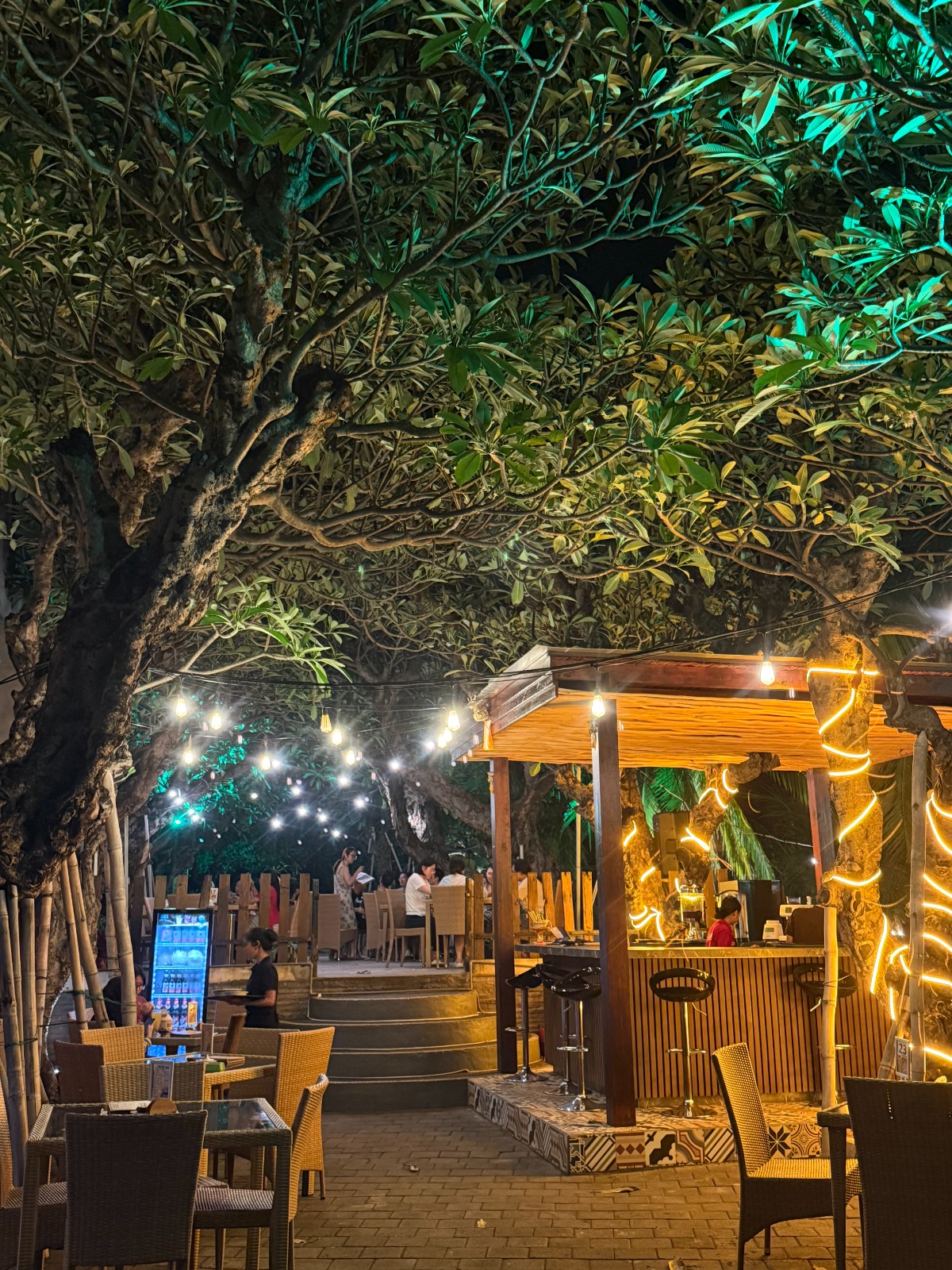 PT. Singaraja Beach Resto Suasana Malam