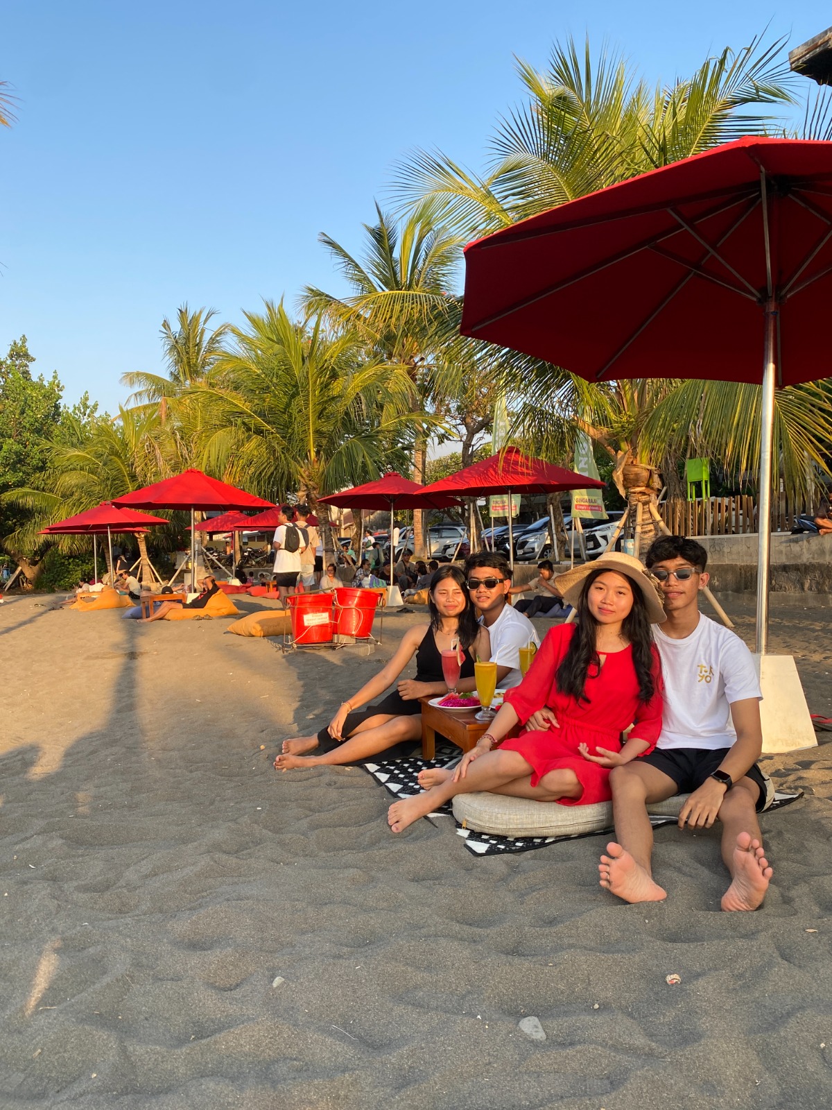 Area Lesehan Pasir Pantai